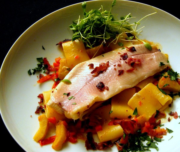 Forellenfilet mit Nudeln, Iberico Schinken  sowie Artischocken