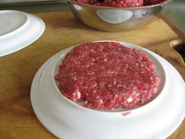 Scheibe aus Rinderhackfleisch: Patty