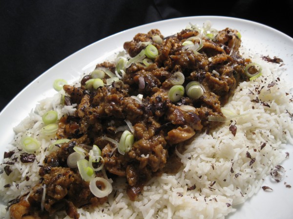 Donburi Bowl mit Huhn, Ei und Basmati Reis Donburi Bowl mit Huhn, Ei und Basmati Reis