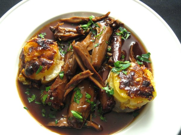 Reh Ragout mit Kartoffel-Kohlrabi-Gratin 