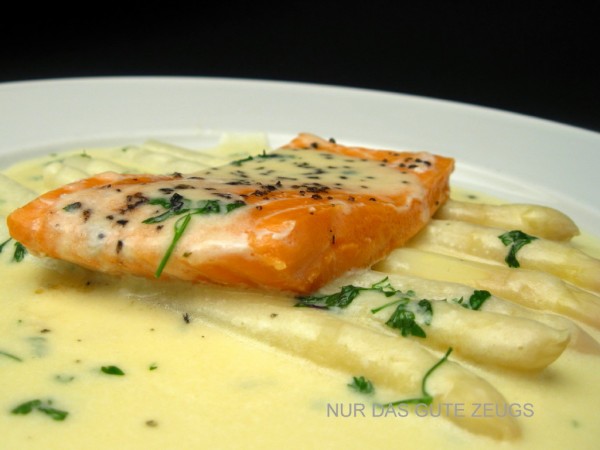 Spargel mit Sahne-Sauce