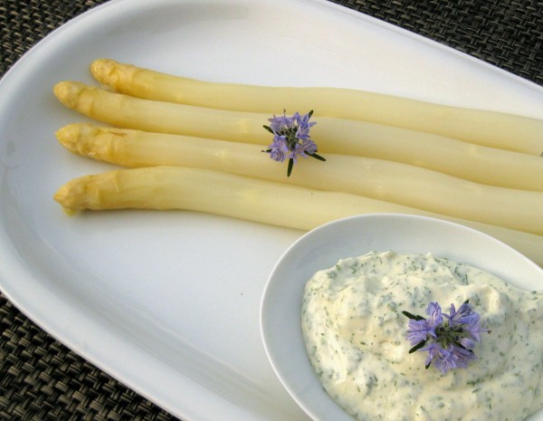Spargel mit Sauce Mousseline