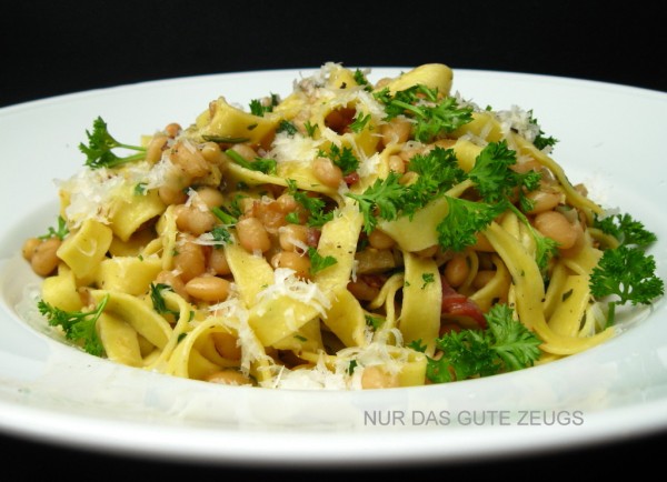Tagliatelle mit weißen Bohnen und Bauchspeck
